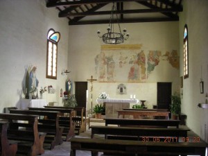 L'interno dell'oratorio San Leonardo ad Orgnano